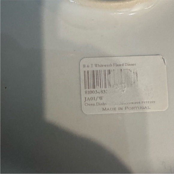 Juliska Berry & Thread Flared Dinner Plate - Whitewash Set of 6 plates - Picture 5 of 7